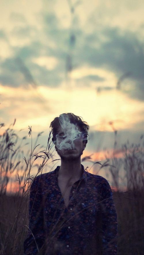 个性人物图片男生抽烟图片